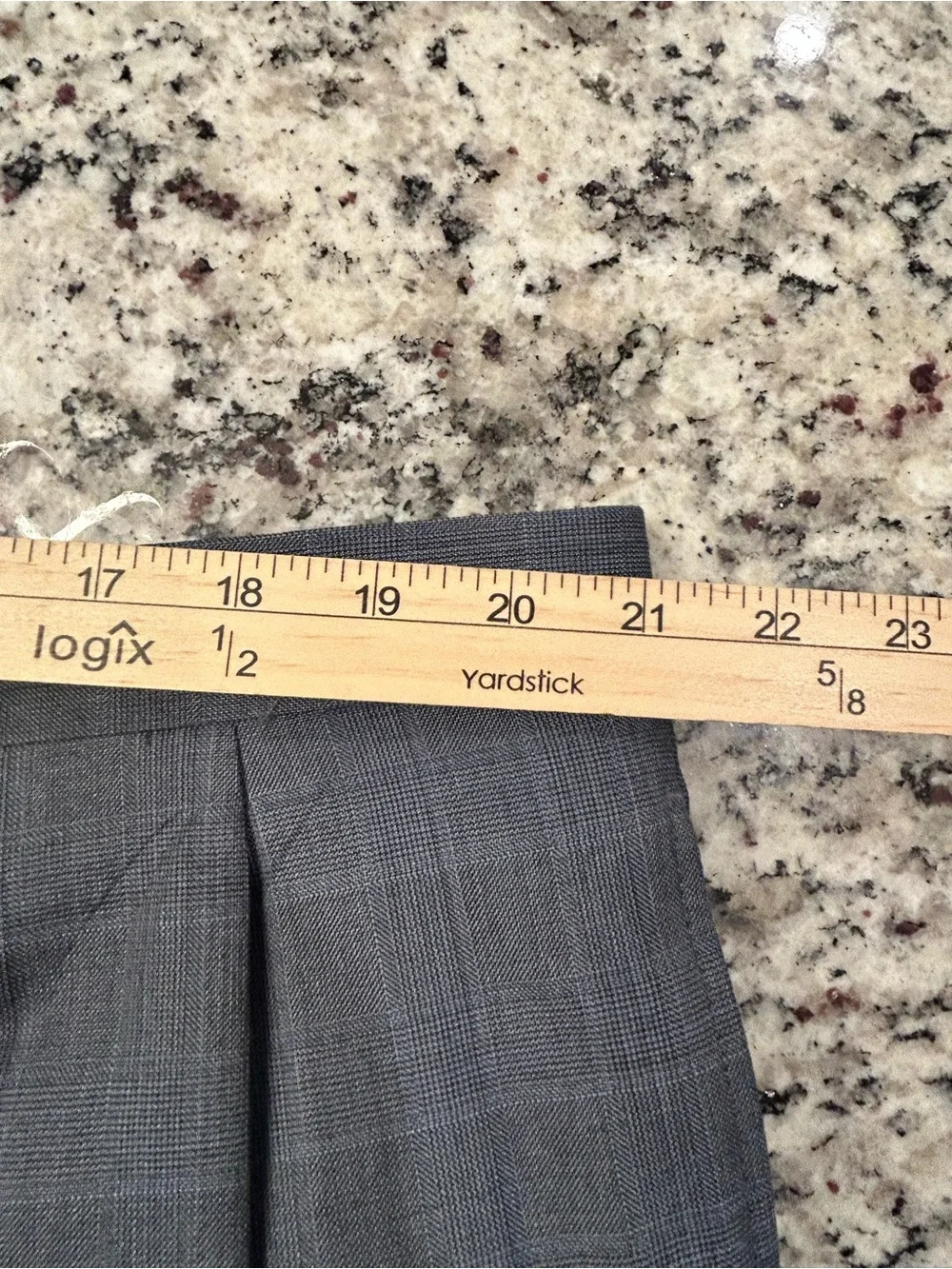 Jos. A. Bank Signature Collection Men's Gray Plaid Two-Piece Suit 48R Wool Silk